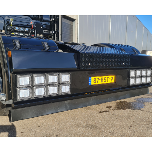 RVS achterbumper voor 16 vierkante lampen