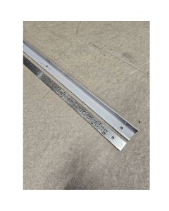 RVS spatlap hoeklijn + strip met gaten, pasklaar voor onder de achterbumper